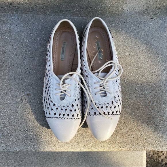 Ecote Urban Outfitters Leather Off-White shoes - Picture 3 of 8